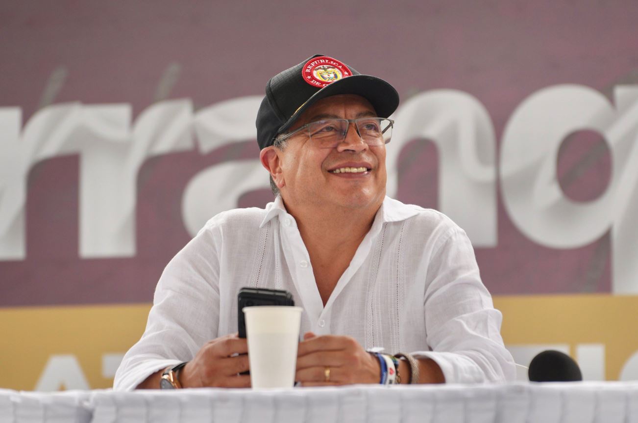Bajar tarifas eléctricas en Colombia, propuesta de presidente Petro