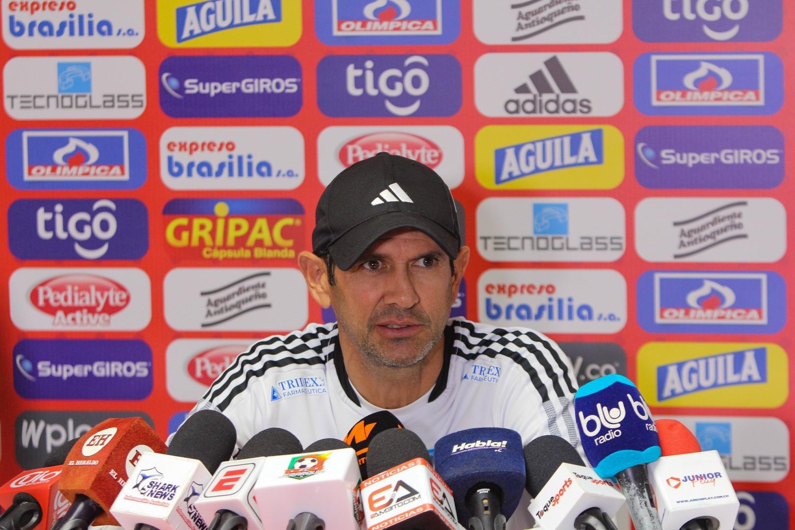 Arturo Reyes dejó de ser el director técnico de Junior