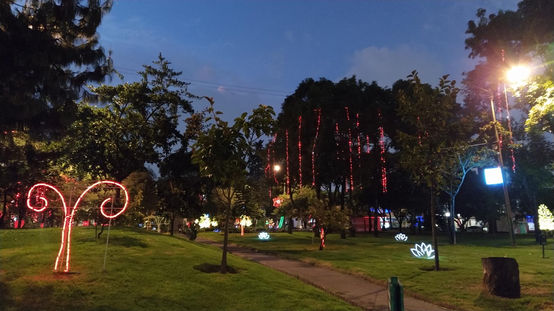 Iluminación navideña Alumbrado barrio Ciudad Montes en Bogotá
