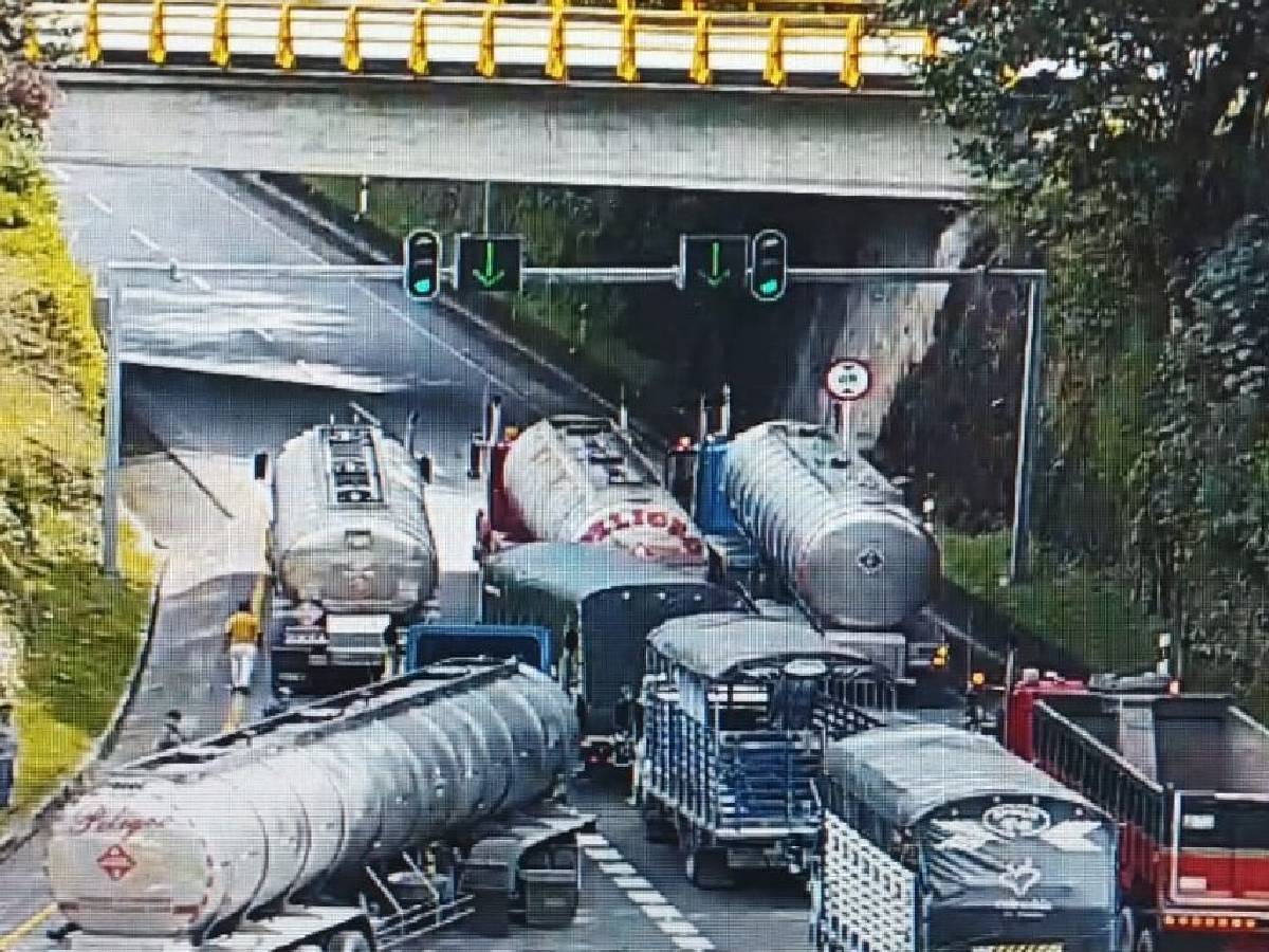 Cierre total en la vía al llano tras accidente que involucra a un ...
