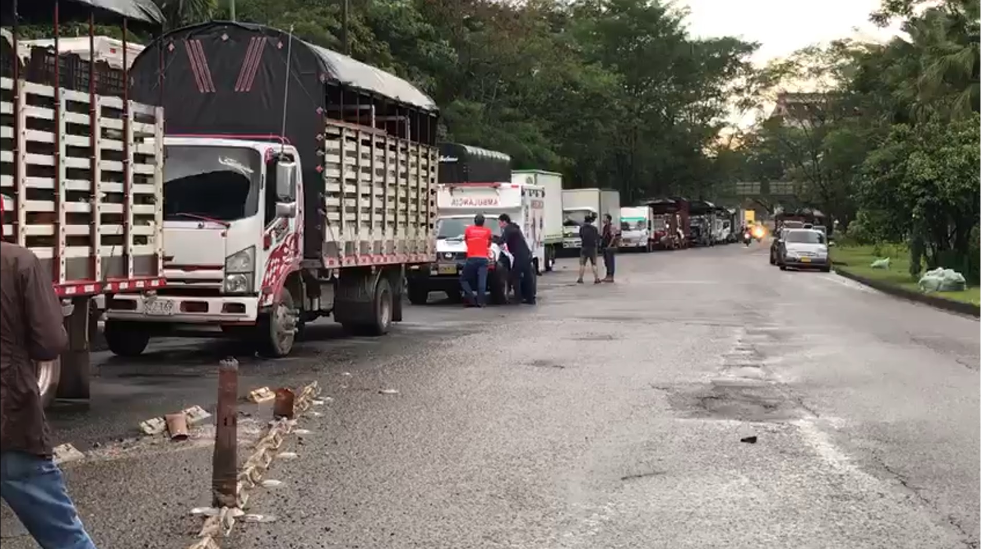 Cierre total de la vía al Llano por caída de material | Últimas noticias