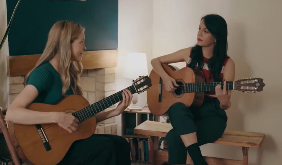 Katie James y María Cristina Plata