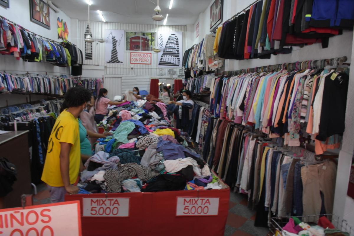 Ropa Barata Ropa De Hombre Calle Bogota (2025) Sesión Privada De