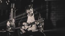 “Insular”, el álbum de Luis Carlos Portilla que fusiona charango, neurociencia y emociones