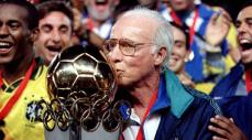 'Lobo' Zagallo es el único que ha sido tetracampeón del mundo. Obtuvo dos campeonatos como jugador, 1958 y 1962, uno como entrenador, en 1970 y otro como asistente técnico, en 1994.