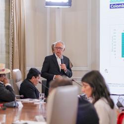 Petro defiende sistema de salud y destaca reducción de mortalidad infantil