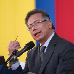 Gustavo Petro propone reformar el código minero y formalizar pequeños mineros