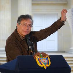 Petro ordena desclasificar los archivos del extinto DAS
