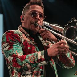 Los 65 años de Alberto Barros, un profeta lejos de su tierra