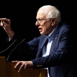 Bernie Sanders critica a Trump tras ataques a Irán