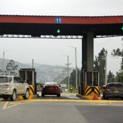 Petro propone eliminar peajes y fortalecer red férrea en Colombia