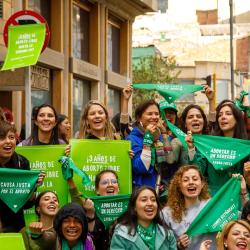 Aborto legal en Bogotá: persisten barreras en EPS y Concejo estudia nuevas restricciones