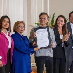 Colombia adopta política exterior feminista mediante decreto presidencial