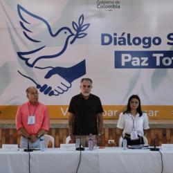 Gobierno lidera mesa de paz con exjefes paramilitares en Valledupar