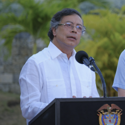 Gustavo Petro  dice que quitará subsidios diésel y carbón 