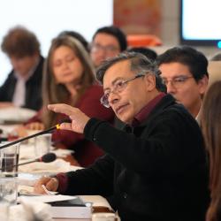 Gustavo Petro destaca que Colombia supera 16% en energía limpia