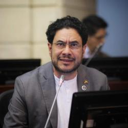 Iván Cepeda lidera intención de voto encuesta Invamer 