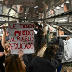 Marcha en Argentina contra recortes de Milei a universidades públicas