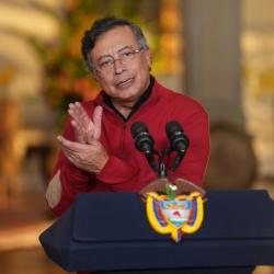 Petro busca mantener el salario vital y convoca movilizaciones