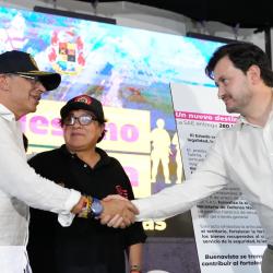 Petro entrega 280 hectáreas al Ejército en Tolima