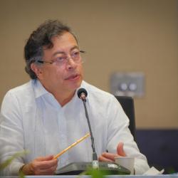 Petro firma convocatoria para Asamblea Nacional Constituyente