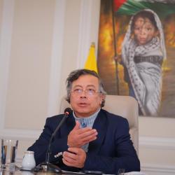 Petro propone que concesionarios devuelvan dinero público guardado en fiducias