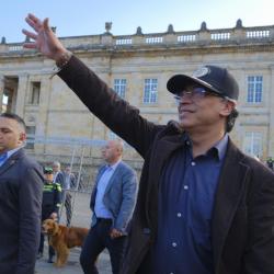 Petro proyecto de ley para que dueños de EPS paguen deudas