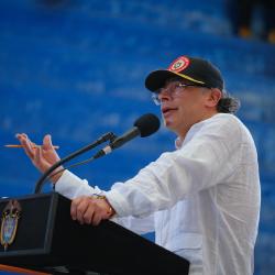 El primer mandatario aseguró que la verdadera seguridad nacional debe basarse en la justicia social, y no en la continuidad de la violencia que ha afectado al Magdalena Medio. 