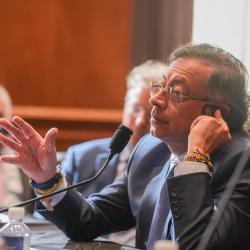 Presidente Petro reacciona a decisión del CNE sobre Iván Cepeda