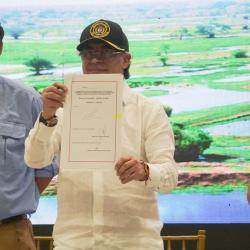 Petro impulsa justicia agraria con nueva ley y entrega de tierras