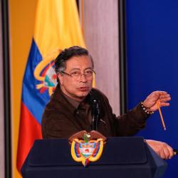 Petro cuestiona silencio sobre la junta del narcotráfico 