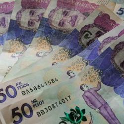 Las disposiciones incluyen gravamen a apuestas en línea, recursos adicionales para 2026, alivios en servicios públicos y apoyos sociales para familias afectadas por las lluvias.