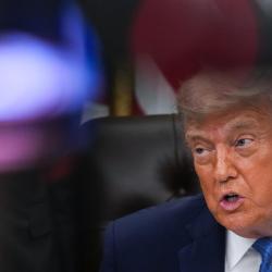 Trump dice que tomará el petróleo de Irán