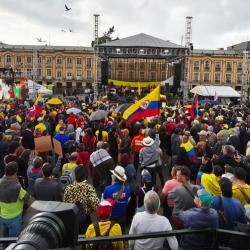 Miles de colombianos marchan en defensa de la soberanía y la democracia