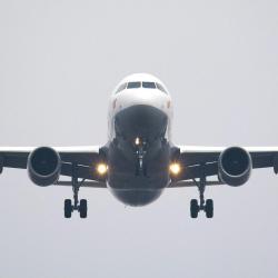 Aerolíneas suspenden vuelos a Venezuela por alerta de EE. UU.