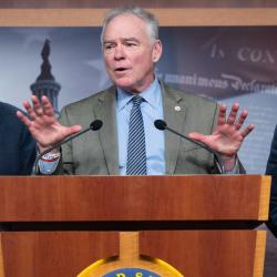 Senado de EE. UU. busca frenar acciones militares contra Venezuela