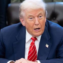 Trump amenaza a Cuba con nueva advertencia militar