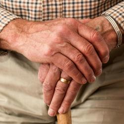 Bono pensional para más de mil adultos mayores en Antioquia