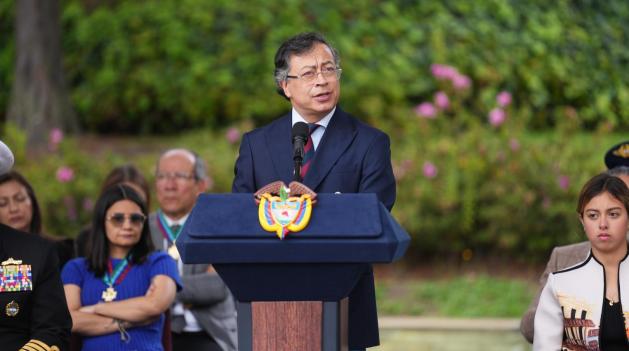 Petro pide una “Colombia libre y sin amenazas” en ceremonia de la Casa Militar