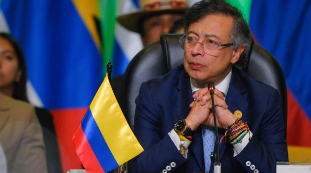 Petro denuncia supuesto acuerdo entre Bautista y De la Espriella