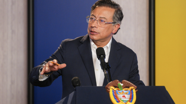 Petro advierte posible corrupción en Coosalud por crédito con dineros públicos