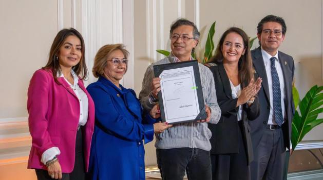 Colombia adopta política exterior feminista mediante decreto presidencial