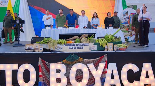 Entrega de tierras en Magdalena Medio: Gustavo Petro