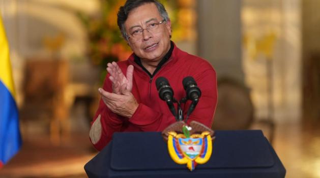 Petro busca mantener el salario vital y convoca movilizaciones