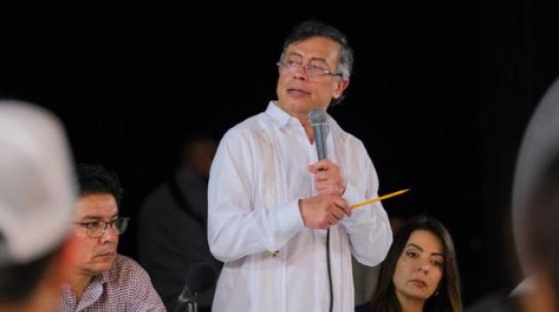 Petro cuestiona Alex Char por recursos educación 
