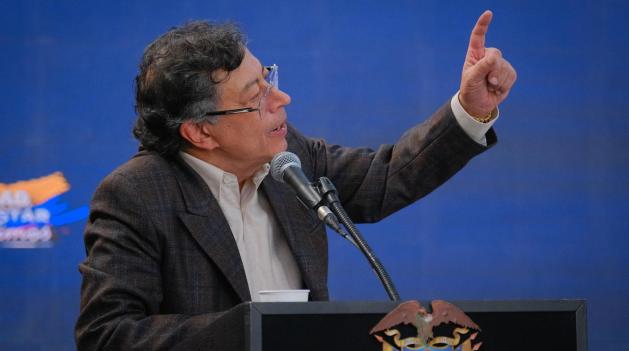 Petro propone frente mundial contra la guerra