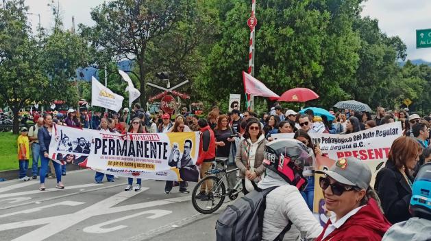 Protestan en Bogotá por cierre de aulas de apoyo