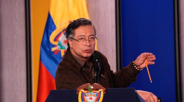 Petro cuestiona silencio sobre la junta del narcotráfico 