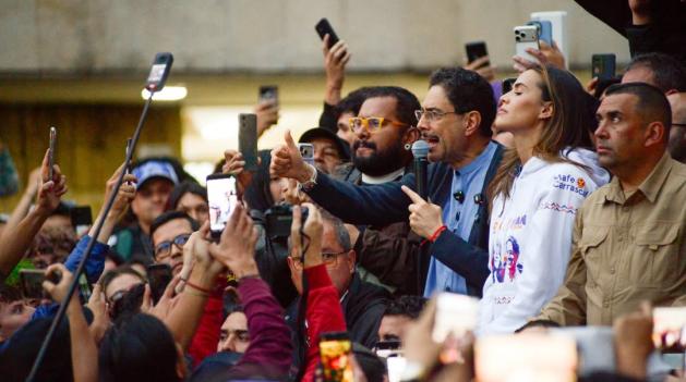 Iván Cepeda lanzó la consigna “Me la juego por la vida”