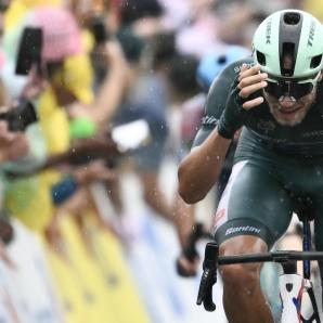 Jonathan Milan se quedó con la etapa 17 del Tour de Francia